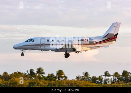 Key West, Florida - 4. April 2019: NetJets Cessna Citation Flugzeug am Key West Flughafen (EYW) in Florida. Stockfoto