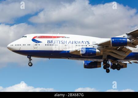 London, Großbritannien - 1. August 2018: British Airways Boeing 747-400 Flugzeug am Flughafen London Heathrow (LHR) in Großbritannien. Stockfoto