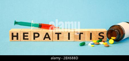 Holzblock Form das Wort HEPATITIS. Medizinisches Konzept. Stockfoto