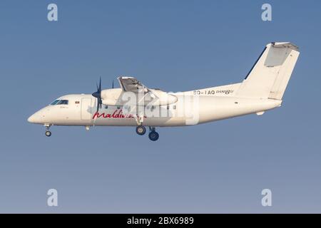 Male, Malediven - 18. Februar 2018: Maledivischer Bombardier DHC-8-200 Flugzeug Flughafen Male (MLE) auf den Malediven. Stockfoto