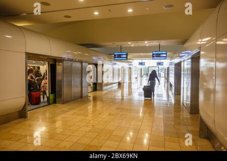 Orlando, Florida - 7. April 2019: People Mover APM am Orlando International Airport (MCO) in Florida. Stockfoto