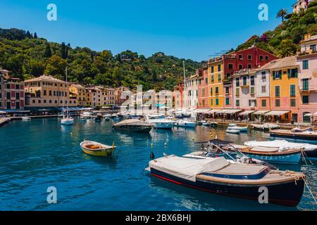 Blick vom Meer der italienischen Stadt Portofino in Ligurien, Italien Stockfoto