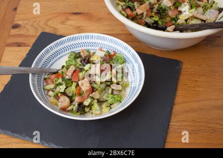 Ein arabischer Fattoush Salat typisch durch die arabische Welt Stockfoto