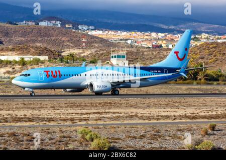 Teneriffa, Spanien - 23. November 2019: TUI Airlines Nederland Boeing 737-800 Flugzeug am Flughafen Teneriffa Süd (TFS) in Spanien. Boeing ist ein amerikanischer Ai Stockfoto