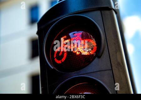 Nahaufnahme der grünen Fahrradampel, London, Großbritannien Stockfoto