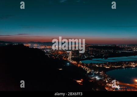 Panoramablick auf die Stadt Cagliari bei Sonnenuntergang Stockfoto