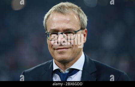 Schalke, Deutschland. September 2016. firo: Fußball 09.09.2016, Saison 2016/2017 1.Bundesliga: FC Schalke 04 - FC Bayern München 2: 0 Porträt Peter Peters Quelle: dpa/Alamy Live News Stockfoto