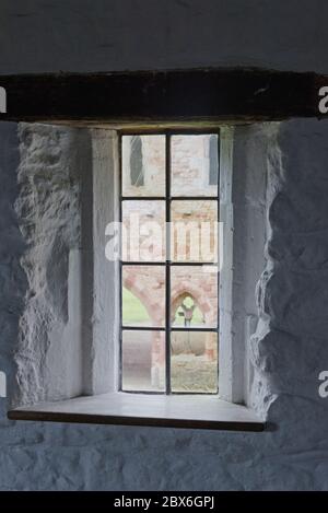 Bleiglasfenster in Cleeve Abbey, Washford, Somerset, England, Großbritannien. Ein denkmalgeschütztes Hotel, das von English Heritage geführt wird Stockfoto