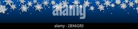 Weihnachtsbanner aus weißen komplexen Papier Schneeflocken mit weichen Schatten auf blauem Hintergrund. Mit horizontaler Wiederholung Stock Vektor