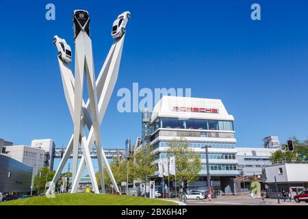 Stuttgart, 22. April 2020: Porsche Hauptsitz Art Architecture in Stuttgart Deutschland. Stockfoto