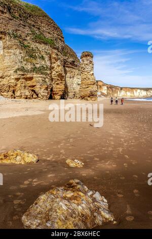 Marshden Cliffs und „Lots Wife“, South Shields Stockfoto