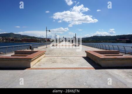 Das Pontile Nord ist ein Spaziergang am Meer in Neapel Stockfoto