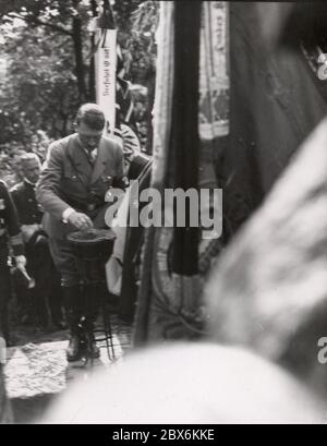 Staatsbegräbnis - Admiral von Trotha - Hitler - Admiral Raeder Heinrich Hoffmann Photographs 1933 Adolf Hitlers offizieller Fotograf und Nazi-Politiker und Verleger, der Mitglied des intime Kreises Hitlers war. Stockfoto