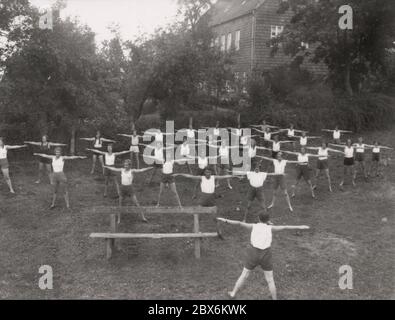 BDM im Sommerlager Heinrich Hoffmann fotografiert 1933 Adolf Hitlers offizieller Fotograf und ein Nazi-Politiker und Verleger, der Mitglied des intime Kreises Hitlers war. Stockfoto