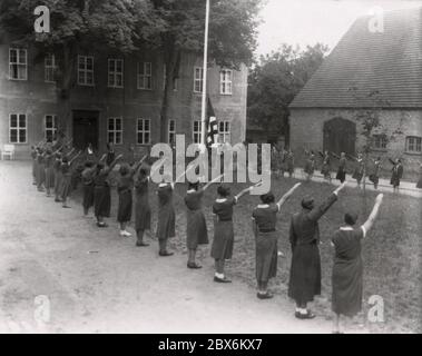 BDM im Sommerlager Heinrich Hoffmann fotografiert 1933 Adolf Hitlers offizieller Fotograf und ein Nazi-Politiker und Verleger, der Mitglied des intime Kreises Hitlers war. Stockfoto