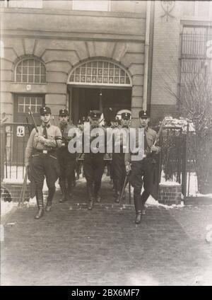 beerdigungsmarsch der SS-Norm Heinrich Hoffmann fotografiert 1933 Adolf Hitlers offizieller Fotograf und ein Nazi-Politiker und Verleger, der ein Mitglied des intime Kreise Hitlers war. Stockfoto