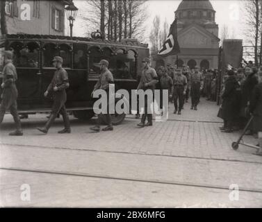 beerdigungsmarsch der SS-Norm Heinrich Hoffmann fotografiert 1933 Adolf Hitlers offizieller Fotograf und ein Nazi-Politiker und Verleger, der ein Mitglied des intime Kreise Hitlers war. Stockfoto