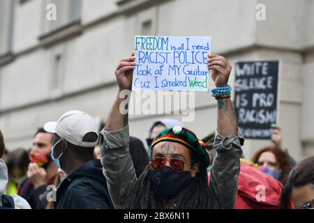 Wien, Österreich. Juni 2020. Black Lives Matter Demonstration in Wien. Die Demonstranten versammelten sich vor der amerikanischen Botschaft und gingen von dort in die Innenstadt. Quelle: Franz Perc / Alamy Live News Stockfoto