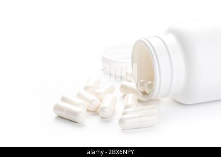 Verschiedene pharmazeutische Medizin Pillen, Tabletten und Kapseln.Pillen Hintergrund. Haufen von verschiedenen Medizin Tabletten und Pillen weißen Farben auf whi Stockfoto