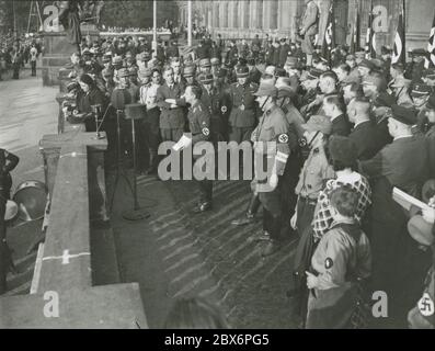 NSBO-Kundgebung im Berliner Lustgarten Dr.Ley spricht Heinrich Hoffmann Fotografien 1933 Adolf Hitlers offizieller Fotograf und Nazi-Politiker und Verleger, der Mitglied des intime Kreises Hitlers war. Stockfoto