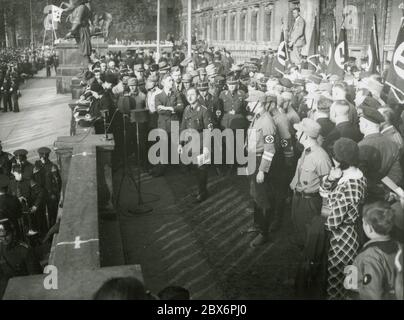 NSBO-Kundgebung im Berliner Lustgarten Dr.Ley spricht Heinrich Hoffmann Fotografien 1933 Adolf Hitlers offizieller Fotograf und Nazi-Politiker und Verleger, der Mitglied des intime Kreises Hitlers war. Stockfoto