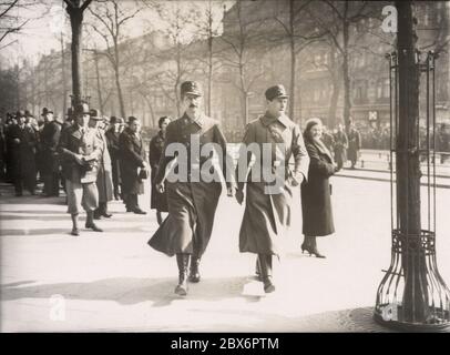 August Wilhelm von Preußen. Heinrich Hoffmann fotografiert 1933 Adolf Hitlers offizieller Fotograf und Nazi-Politiker und Verleger, der Mitglied des intime Kreises Hitlers war. Stockfoto