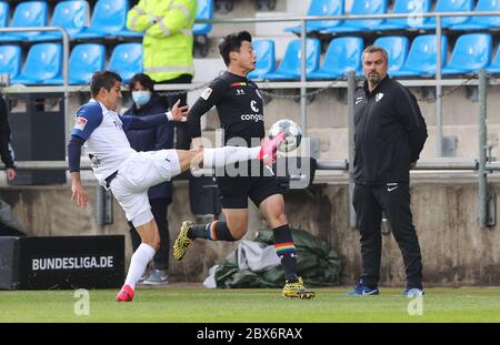 Bochum City, Deutschland. 5. Juni 2020. Duelle, Duell, Pauli Ryo Miyaichi, VfL Anthony Losilla, VfL-Trainer, Trainer, Thomas Reis, schaut Sport an: Fußball: 2.Bundesliga: Saison 19/20: .05.06.2020 30. Spieltag: VfL Bochum - FC St. Pauli Hamburg Hamburg Quelle: Ralf Ibing firosportphoto/POOL Stockfoto