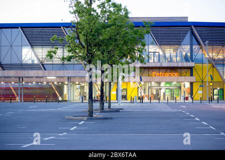 Der Zugang zum IKEA-Laden wurde während der Sperrung aufgrund einer Corona-Virus-Pandemie in Großbritannien geschlossen Stockfoto