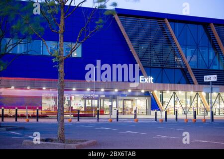 IKEA Store in der Nacht während Coronavirus Sperrzeit in England. VEREINIGTES KÖNIGREICH Stockfoto