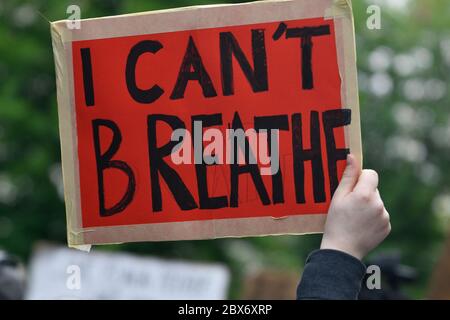 Wien, Österreich. Juni 2020. Black Lives Matter Demonstration in Wien. Die Demonstranten versammelten sich vor der amerikanischen Botschaft und gingen von dort in die Innenstadt. Quelle: Franz Perc / Alamy Live News Stockfoto