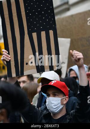 Wien, Österreich. Juni 2020. Black Lives Matter Demonstration in Wien. Die Demonstranten versammelten sich vor der amerikanischen Botschaft und gingen von dort in die Innenstadt. Quelle: Franz Perc / Alamy Live News Stockfoto