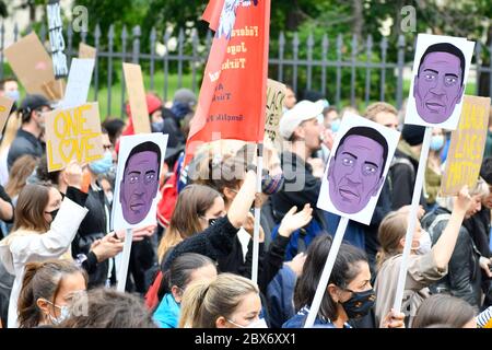 Wien, Österreich. Juni 2020. Black Lives Matter Demonstration in Wien. Die Demonstranten versammelten sich vor der amerikanischen Botschaft und gingen von dort in die Innenstadt. Quelle: Franz Perc / Alamy Live News Stockfoto