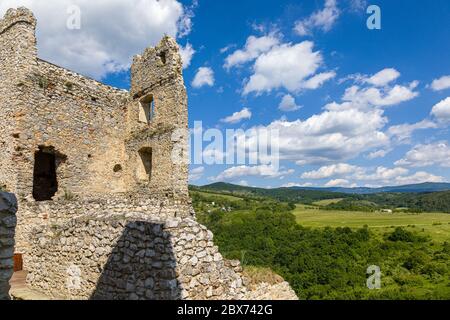 Die Ruinen der Burg Beckov bei Trencin, Slowakei Stockfoto