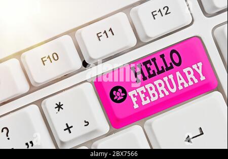 Textschild mit Hallo Februar. Begrüßung des zweiten Monats des Jahres durch einen Text für Geschäftsfotos Stockfoto