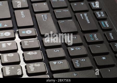 Laptop. Nahaufnahme auf dem Ziffernblock eines neuen Laptops. Stockfoto