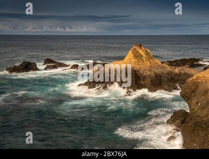 Mendocino, Kalifornien, USA, ist voll von schönen Aussichten und Möglichkeiten für die Fotografie. Diese lange Exposition Wasserlandschaft wurde an der Headlands genommen Stockfoto