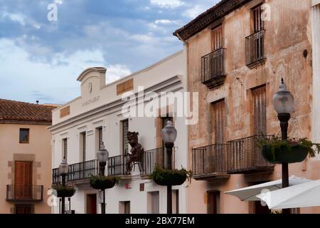 CALELLA, SPANIEN - 16. JULI 2013: Im Zentrum von Calella. Stadt an der Costa Brava - ein beliebtes Urlaubsziel von Touristen aus ganz Europa Stockfoto