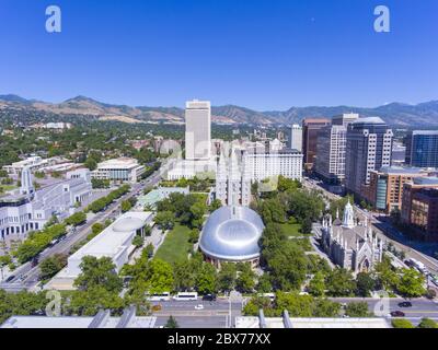 Luftaufnahme des Temple Square, einschließlich Salt Lake Temple, LDS Church Office Building in der Innenstadt von Salt Lake City, Utah, USA. Stockfoto