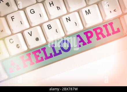 Textschild mit Hallo April. Geschäftsfoto mit einem Grußwort, das bei der Begrüßung des Monats April verwendet wird Stockfoto