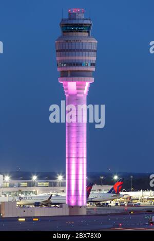 Atlanta, Georgia - 2. April 2019: ATC Tower Building am Flughafen Atlanta (ATL) in Georgia. Stockfoto