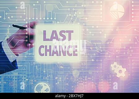 Konzeptionelle Handschriften mit Last Chance. Konzept, das eine letzte Gelegenheit bedeutet, die einem Individuum mit einem unsicheren Ausgang gegeben wird Stockfoto