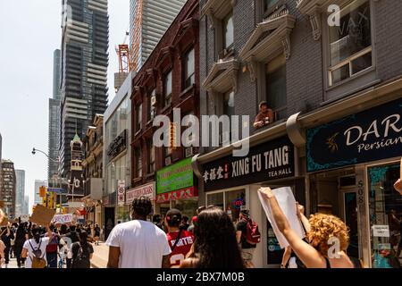 Black Lives Matter Rallye von 3000 - 5000 Menschen marschieren in Toronto Ontario Stockfoto