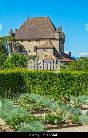 Frankreich, Yvoire, Schloss 14C, Blick vom Jardin des Cinq Sens (Garten der fünf Sinne) Stockfoto