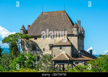 Frankreich, Yvoire, Schloss 14C, Blick vom Jardin des Cinq Sens (Garten der fünf Sinne) Stockfoto