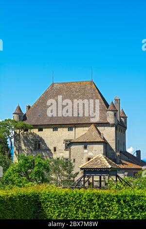 Frankreich, Yvoire, Schloss 14C, Blick vom Jardin des Cinq Sens (Garten der fünf Sinne) Stockfoto