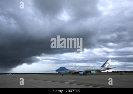 Joint Base Andrews, Usa. Juni 2020. Air Force ein Flugzeug mit US-Präsident Donald Trump an Bord kommt am Joint Base Andrews in Maryland an, nachdem er am 5. Juni 2020 von Maine nach Washington zurückgekehrt war. Poolfoto von Yuri Gripas/UPI Credit: UPI/Alamy Live News Stockfoto