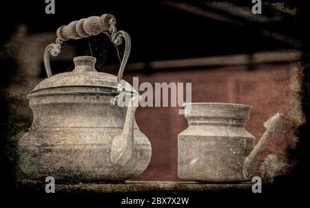 Aluminium Teekanne Wasserkocher mit Grunge Stil Stockfoto