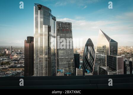 Tower 42, 22 Bishopsgate, Leadenhall Building, 30 St. Mary AX und die Skalpell Gebäude Blick vom Sky Garden in London, Großbritannien Stockfoto