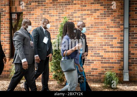 Minneapolis, Minnesota / USA - 04 2020. Juni: George Floyd Familie und Freunde, die Memorial Service nach Black Lives Matter minneapolis Protest A Stockfoto