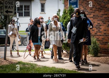 Minneapolis, Minnesota / USA - Juni 04 2020: George Floyd Schwestern und Cousins kommen für Memorial Service nach Black Lives Matter minneapolis prote Stockfoto